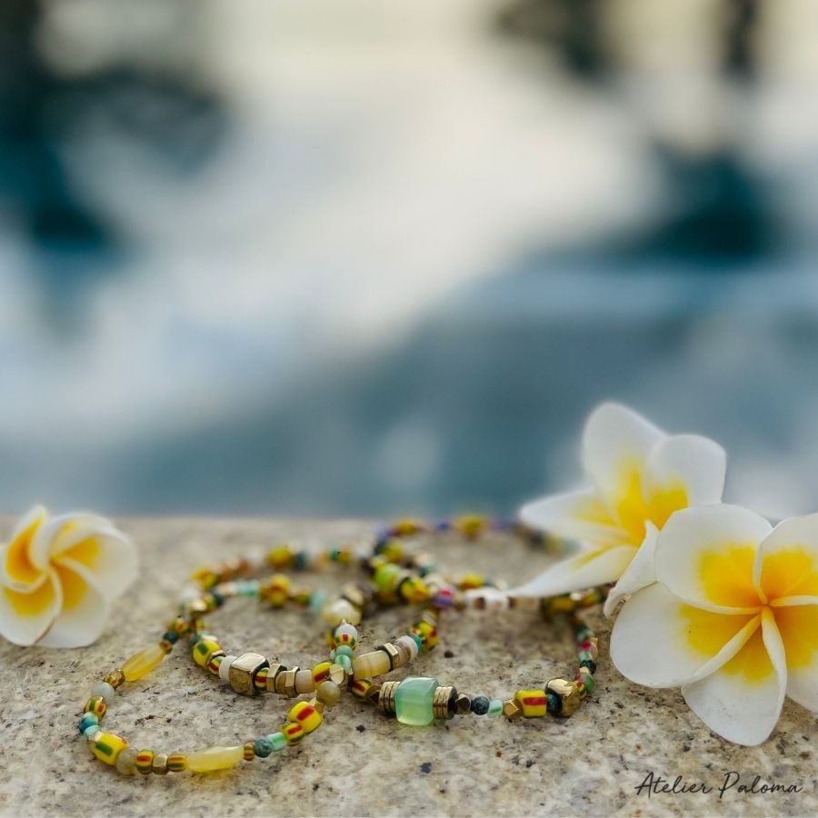 Bracelets colorés montés sur élastique