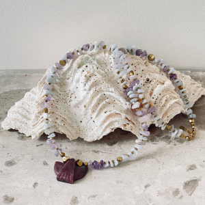 Collier aux couleurs pastels, pendentif aigle.