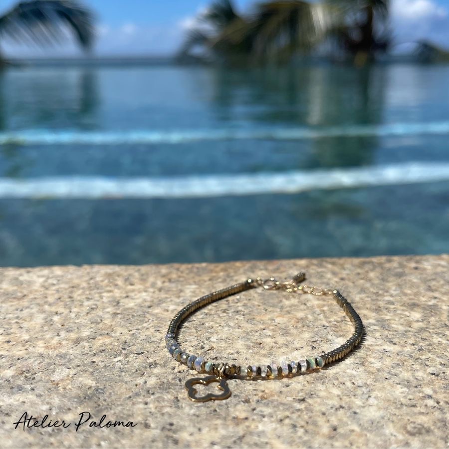 porte-bonheur , breloque trèfle.