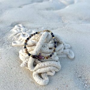 Bracelet "TAÏA" en pierres de gemme, nacre brune et perles de rocaille.