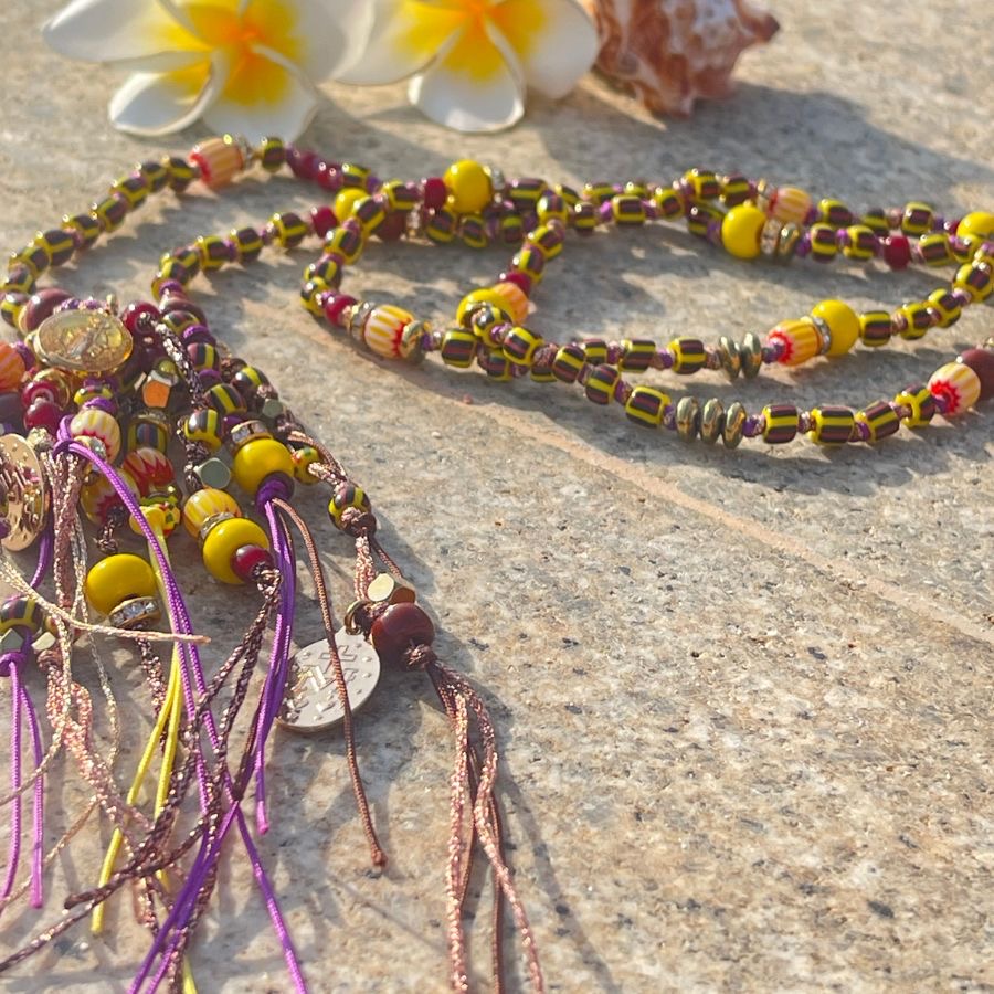 Collier sautoir "MAMA AFRICA" jaune, noir et violet – Image 4