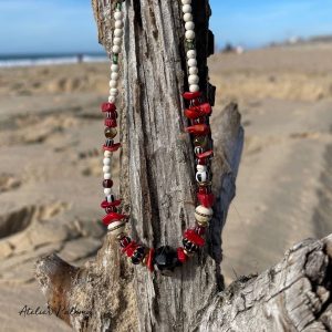 Collier rouge blanc noir et doré