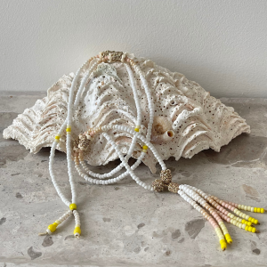 Collier sautoir rose poudré, jaune et blanc style bohème