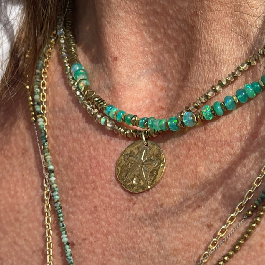 Collier "BORA BORA" en opale éthiopienne vert.