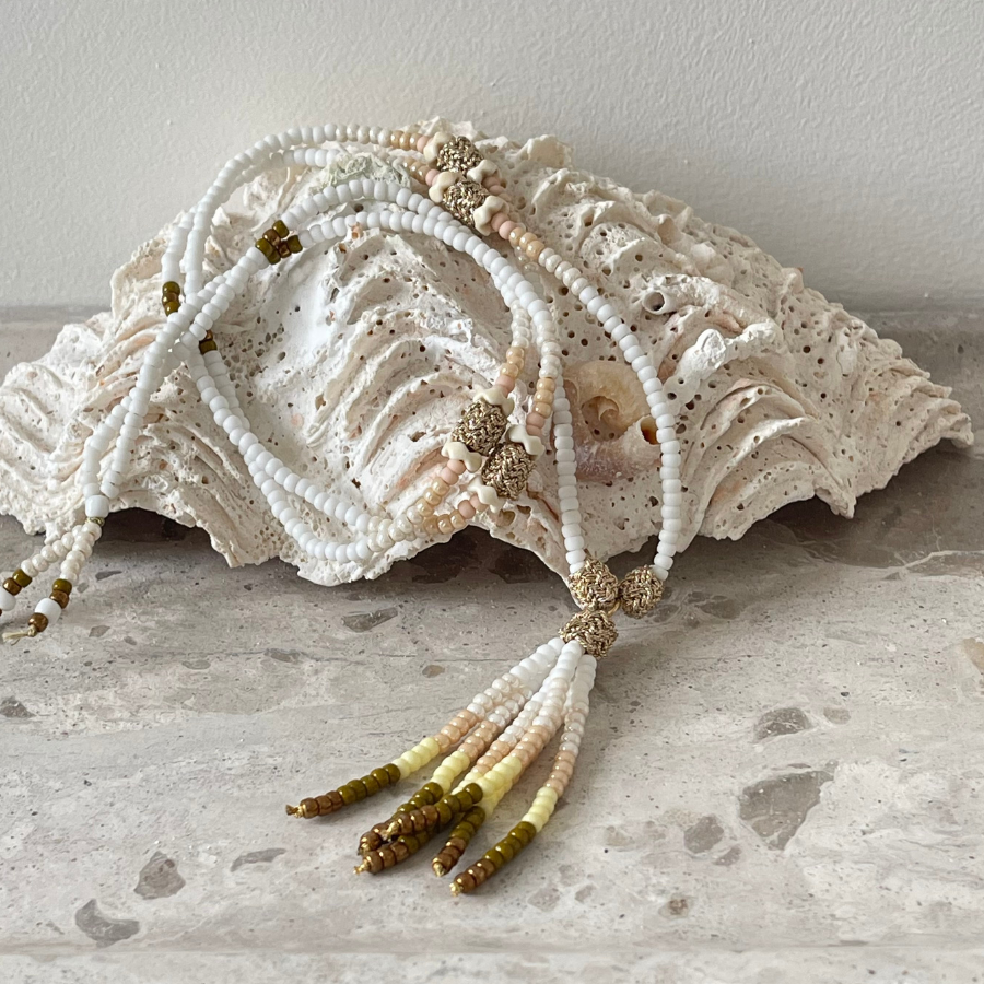 Collier sautoir kaki, jaune et blanc style bohème