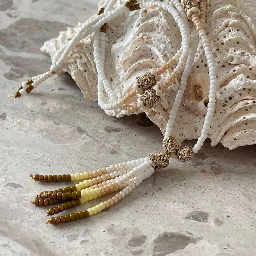 Collier sautoir kaki, jaune et blanc style bohème