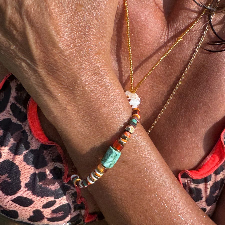 Bracelet "FIONA" en pierres. de gemme