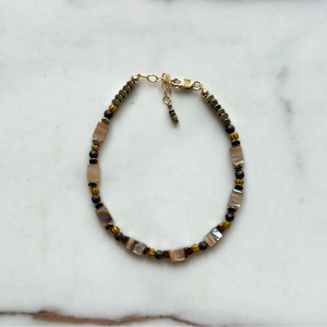 Bracelet abalone "BABALAO" en pierres naturelles et perles de verre.
