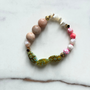 Bracelet SOLARIA en pierre du soleil et perles millefiori Ras de cou artisanal avec nacre et agate rose