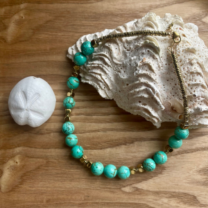 Collier ras de cou en turquoise et hématite.