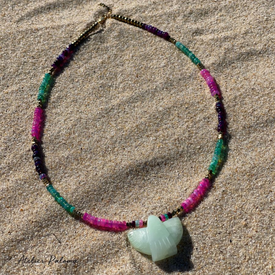 Collier en opale éthiopienne vert violet, rose et doré
