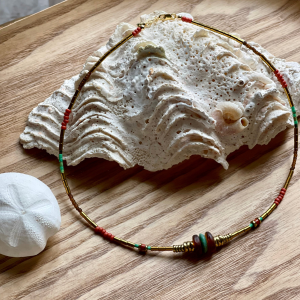 Collier ras de cou multicolore en pierres de gemmes et perles africaines Krobo fabriqué en France