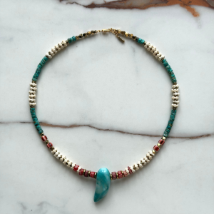 Collier AZURA en turquoise naturelle et howlite Ras de cou bohème avec pendentif turquoise