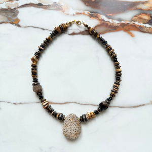 Collier Fossile en bois pétrifié de palmier de Madagascar