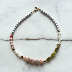 Collier SOLARIA en pierre du soleil et perles millefiori Ras de cou artisanal avec nacre et agate rose