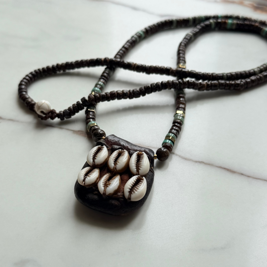 Collier sautoir Touareg gri-gri avec cauris Collier bohème ethnique en perles africaines recyclées