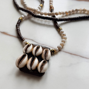 Collier sautoir Touareg gri-gri en agate et cauris Collier bohème ethnique avec pendentif coquillages cauris