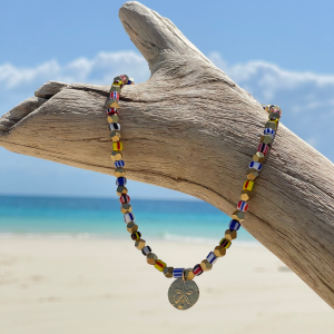 Collier en perles africaines vintage multicolore réalisé en France et fait à la main