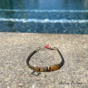 Bracelet en opale éthiopienne multicolore et doré .