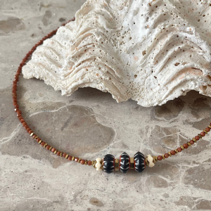 collier chevron howlite hématite gold sand bijou bohème artisanal