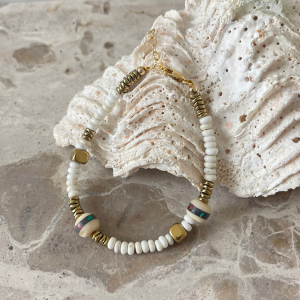 bracelet white lotus howlite hématite perles os népalaises bijou artisanal