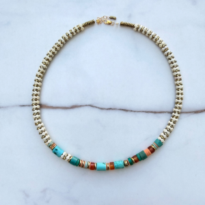 Collier ras de cou bohème en turquoise véritable, howlite et cornaline – Bijou artisanal Gold Filled
